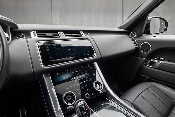 Land Rover Range Rover Sport 17 of 30