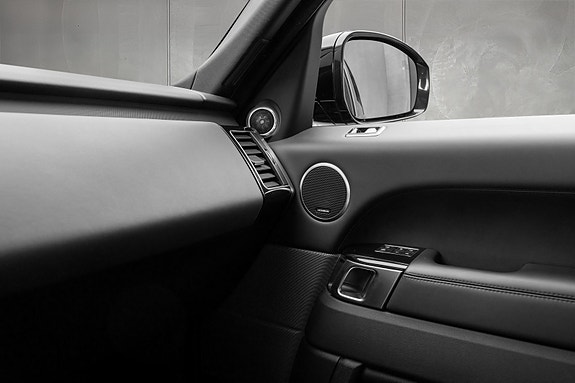 Land Rover Range Rover Sport 23 of 30