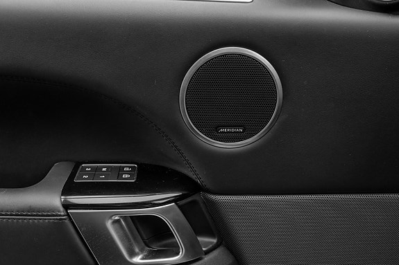 Land Rover Range Rover Sport 24 of 30