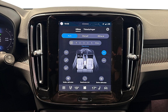 Volvo XC40 11 of 22