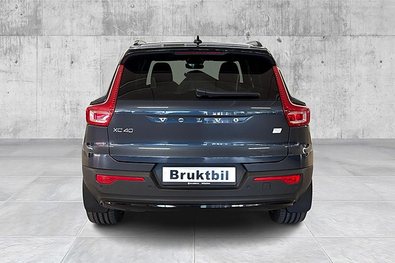 Volvo XC40 4 of 22