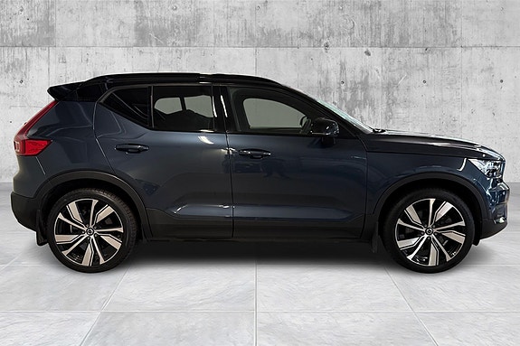 Volvo XC40 6 of 22