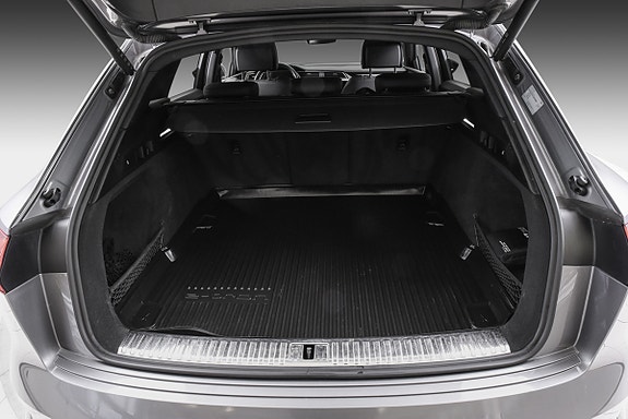 Audi e-tron 13 of 23