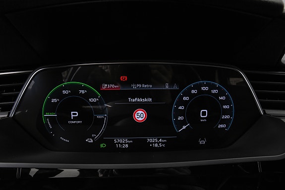 Audi e-tron 14 of 23