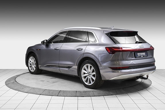 Audi e-tron 4 of 23