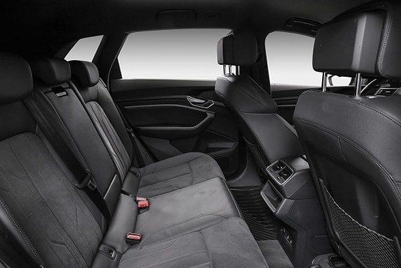 Audi e-tron 11 of 23
