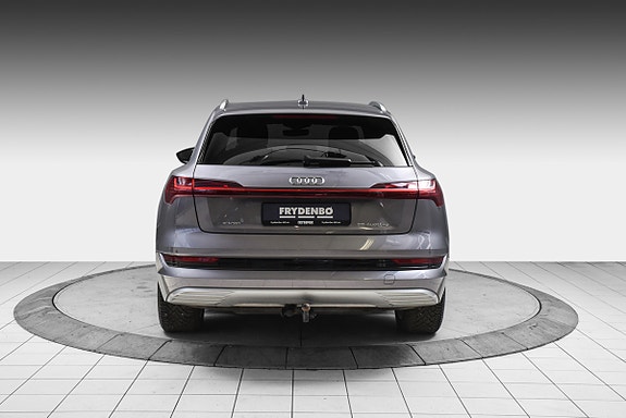 Audi e-tron 5 of 23