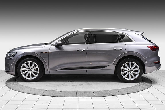 Audi e-tron 3 of 23