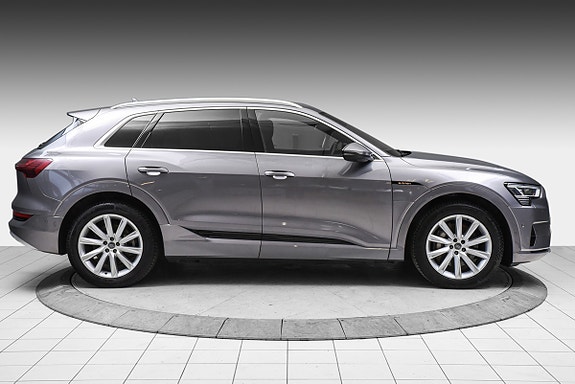 Audi e-tron 7 of 23