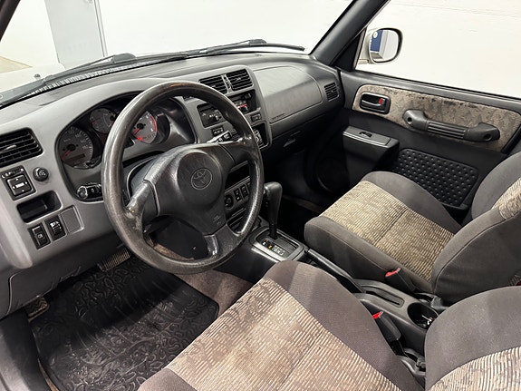 Toyota RAV4 17 of 30