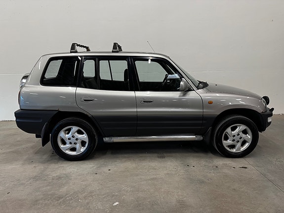 Toyota RAV4 24 of 30