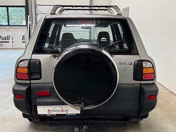 Toyota RAV4 8 of 30