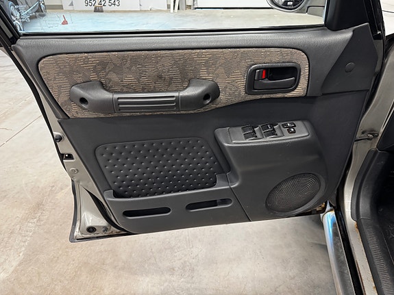 Toyota RAV4 15 of 30