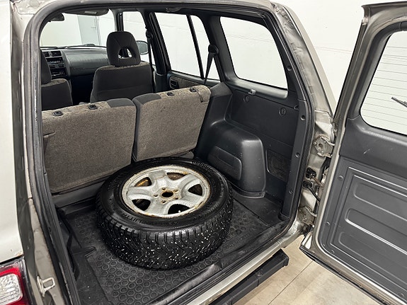 Toyota RAV4 9 of 30