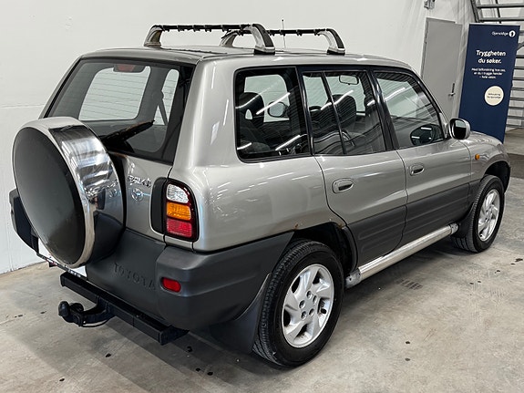 Toyota RAV4 22 of 30