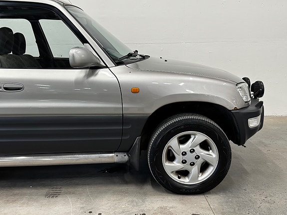 Toyota RAV4 25 of 30