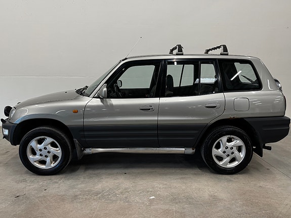 Toyota RAV4 5 of 30