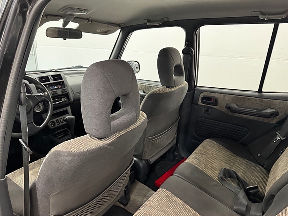 Toyota RAV4 12 of 30