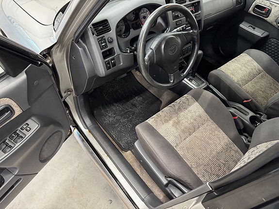 Toyota RAV4 16 of 30