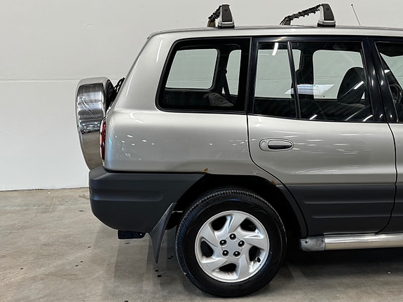 Toyota RAV4 23 of 30
