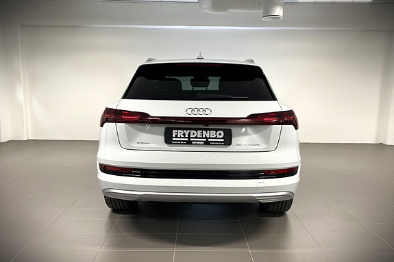 Audi e-tron 5 of 26