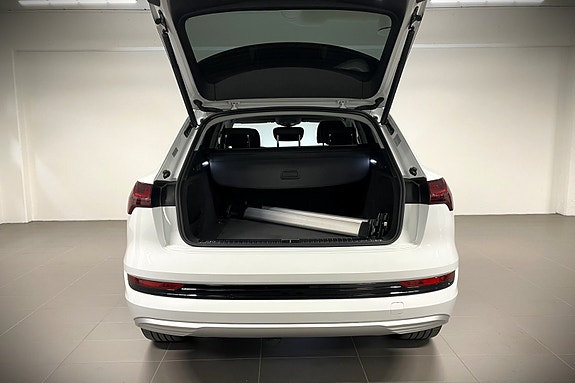 Audi e-tron 12 of 26