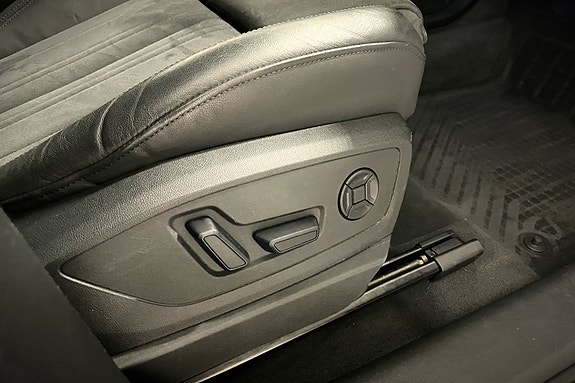 Audi e-tron 13 of 26