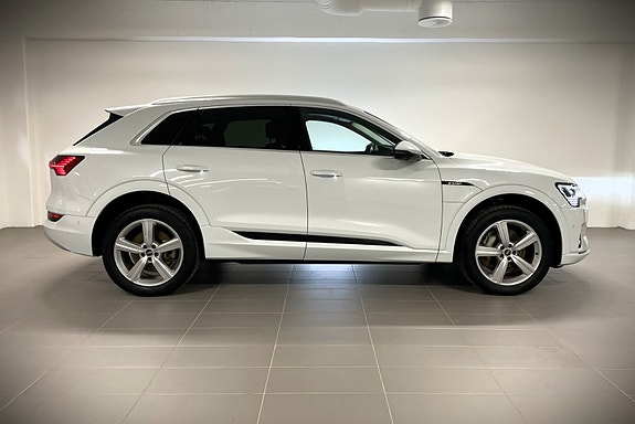 Audi e-tron 3 of 26