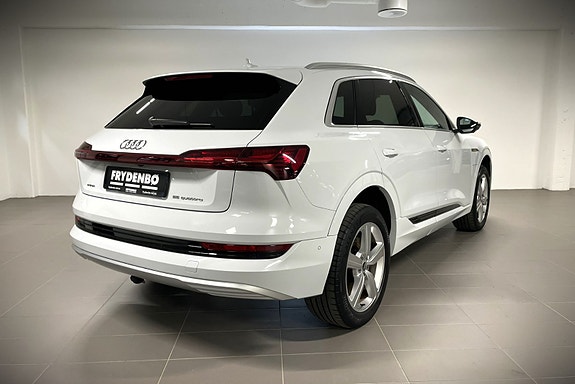 Audi e-tron 4 of 26