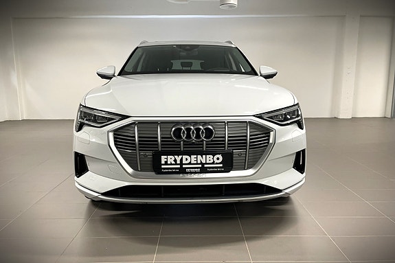 Audi e-tron 10 of 26