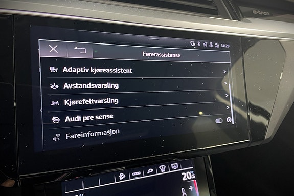 Audi e-tron 24 of 26