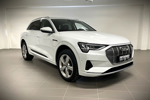 Audi e-tron 2 of 26