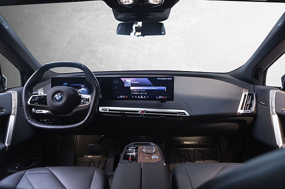 BMW iX 27 of 30