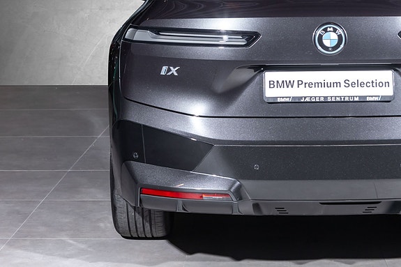 BMW iX 9 of 30