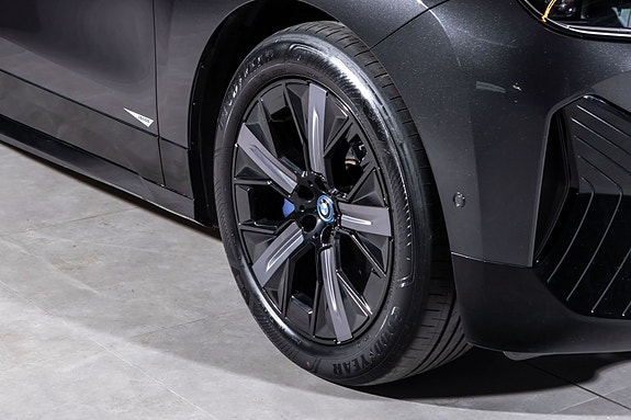 BMW iX 3 of 30