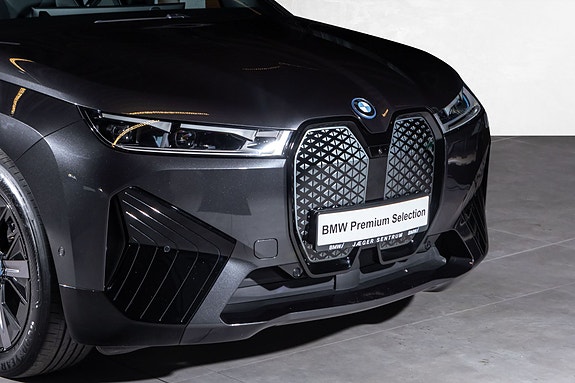 BMW iX 2 of 30