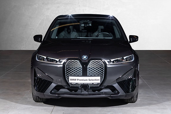 BMW iX 4 of 30