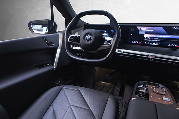 BMW iX 28 of 30