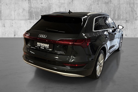 Audi e-tron 3 of 20