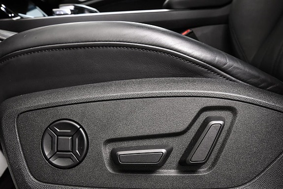 Audi e-tron 10 of 21