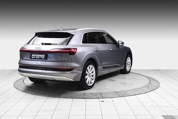 Audi e-tron 4 of 21