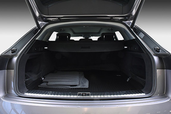 Audi e-tron 8 of 21
