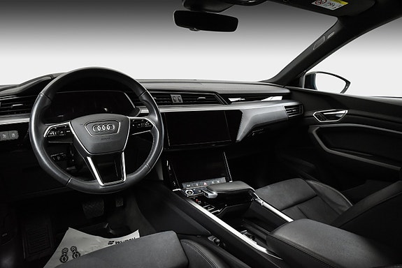 Audi e-tron 10 of 23
