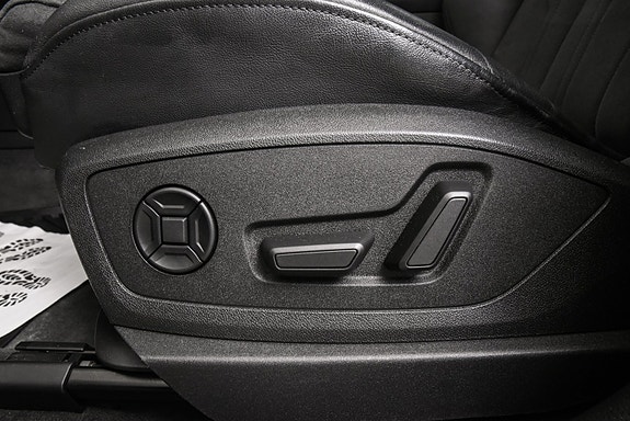 Audi e-tron 11 of 23