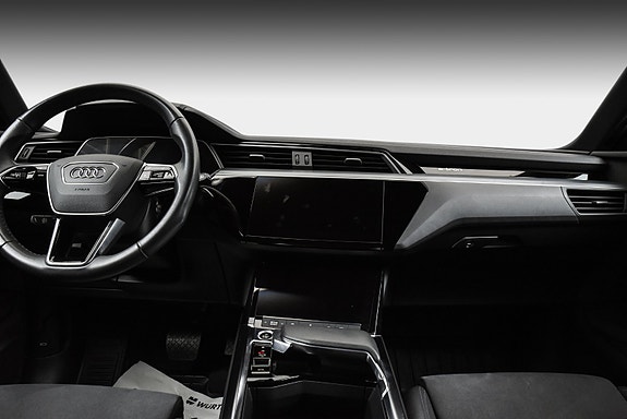 Audi e-tron 15 of 23