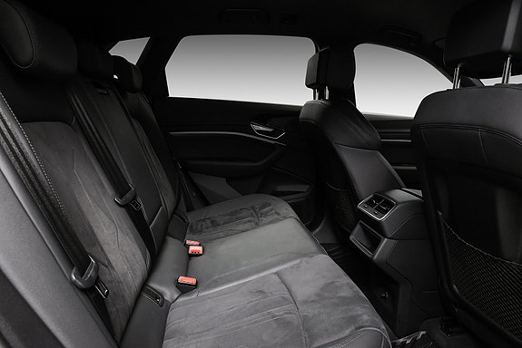 Audi e-tron 22 of 23