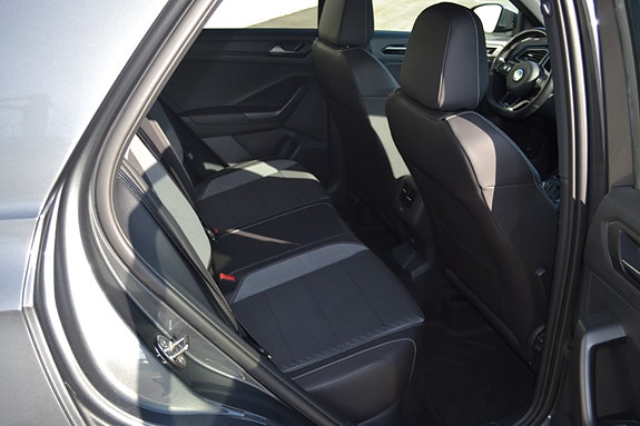 Volkswagen T-Roc 18 of 30