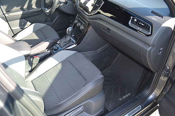 Volkswagen T-Roc 19 of 30