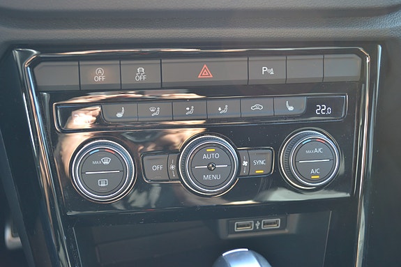 Volkswagen T-Roc 29 of 30