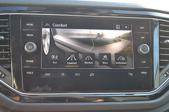 Volkswagen T-Roc 30 of 30